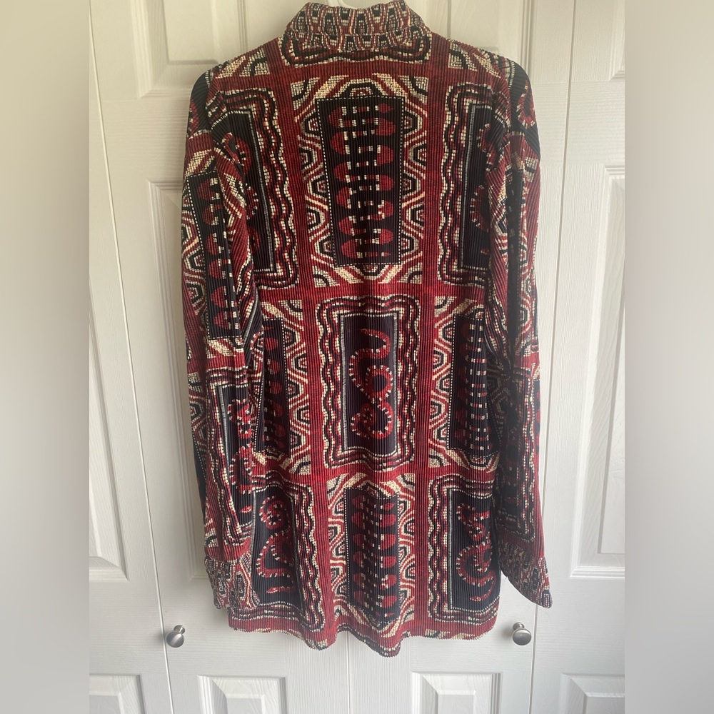NEW FARM Rio Snake Scarves-print pleated Red and Black Geometric Button-Up Shirt - Picture 9 of 13